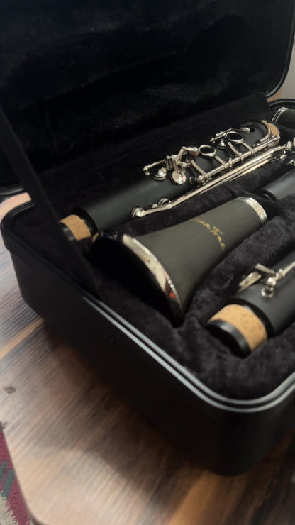 Clarinete Silvertone Baquelita Negro 17 Llaves con Estuche